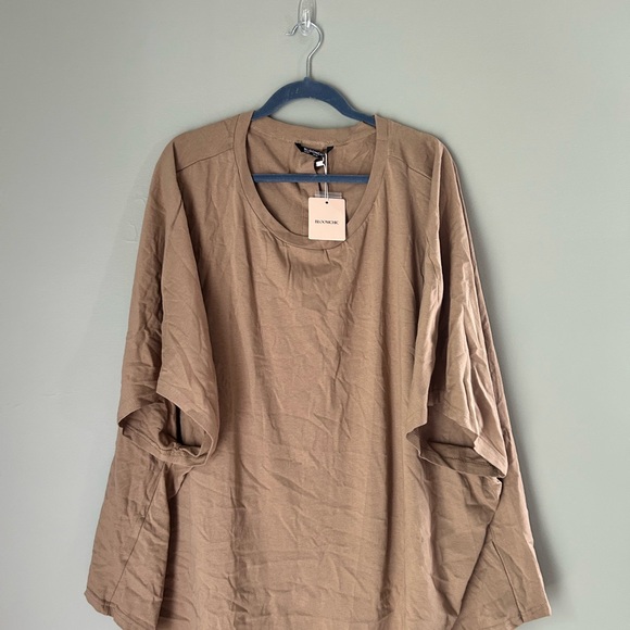 BloomChic Tan Button-Back Blouse - Picture 3 of 4